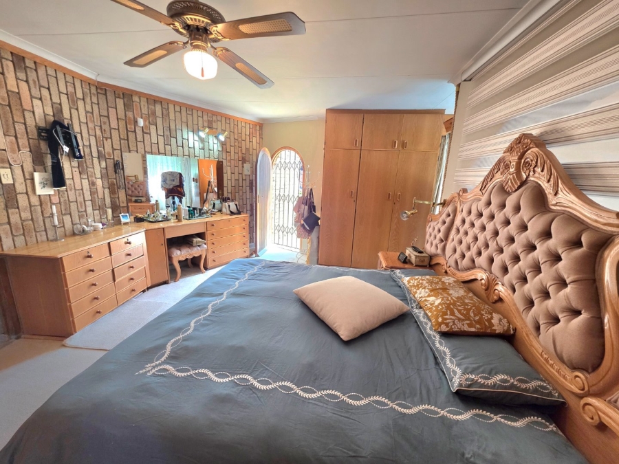 5 Bedroom Property for Sale in La Provance Free State